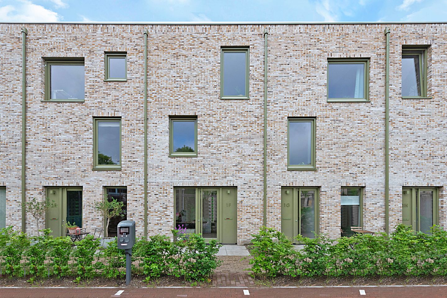 Foto 1 van Larikslaan 1-F