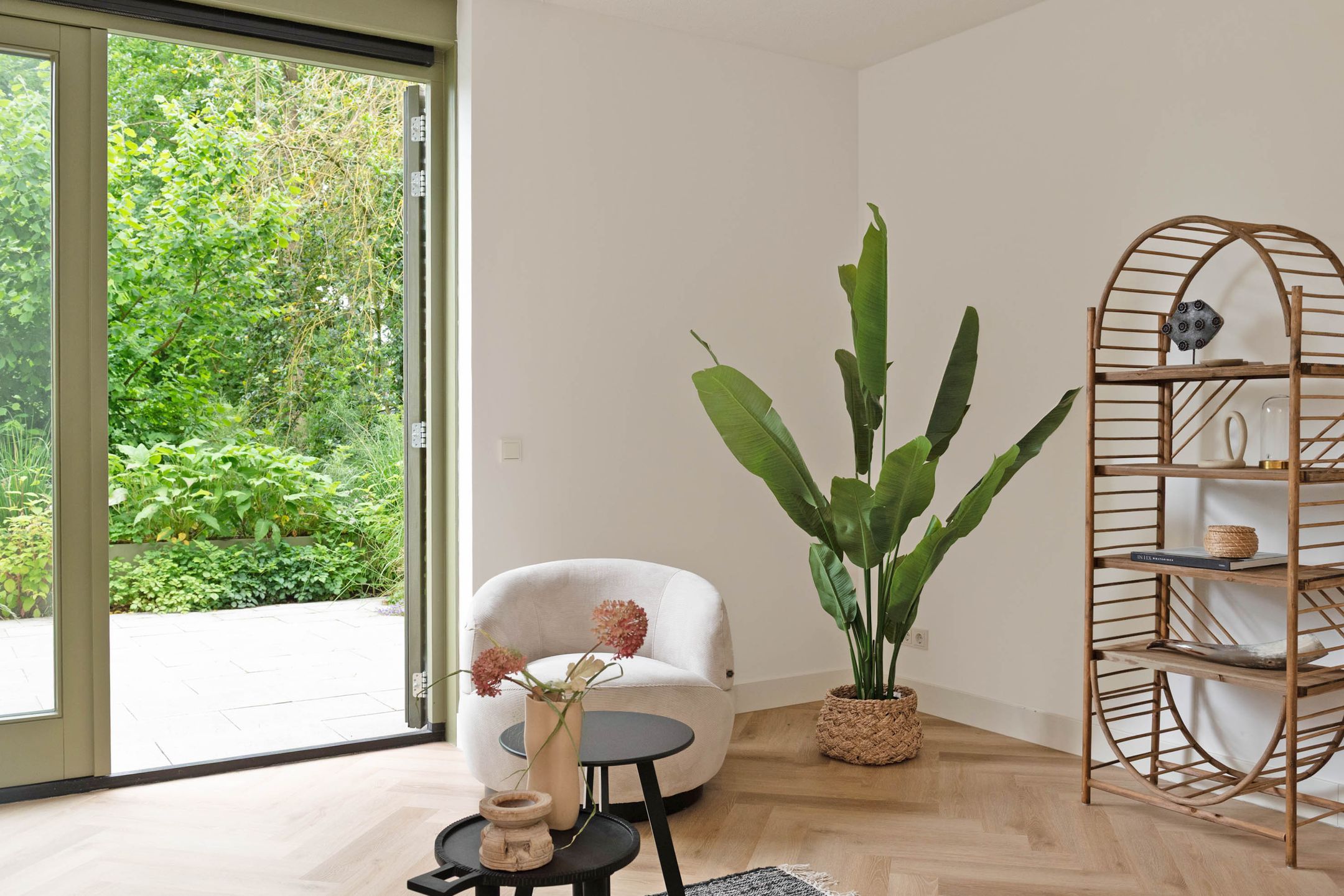 Foto 12 van Larikslaan 1-F