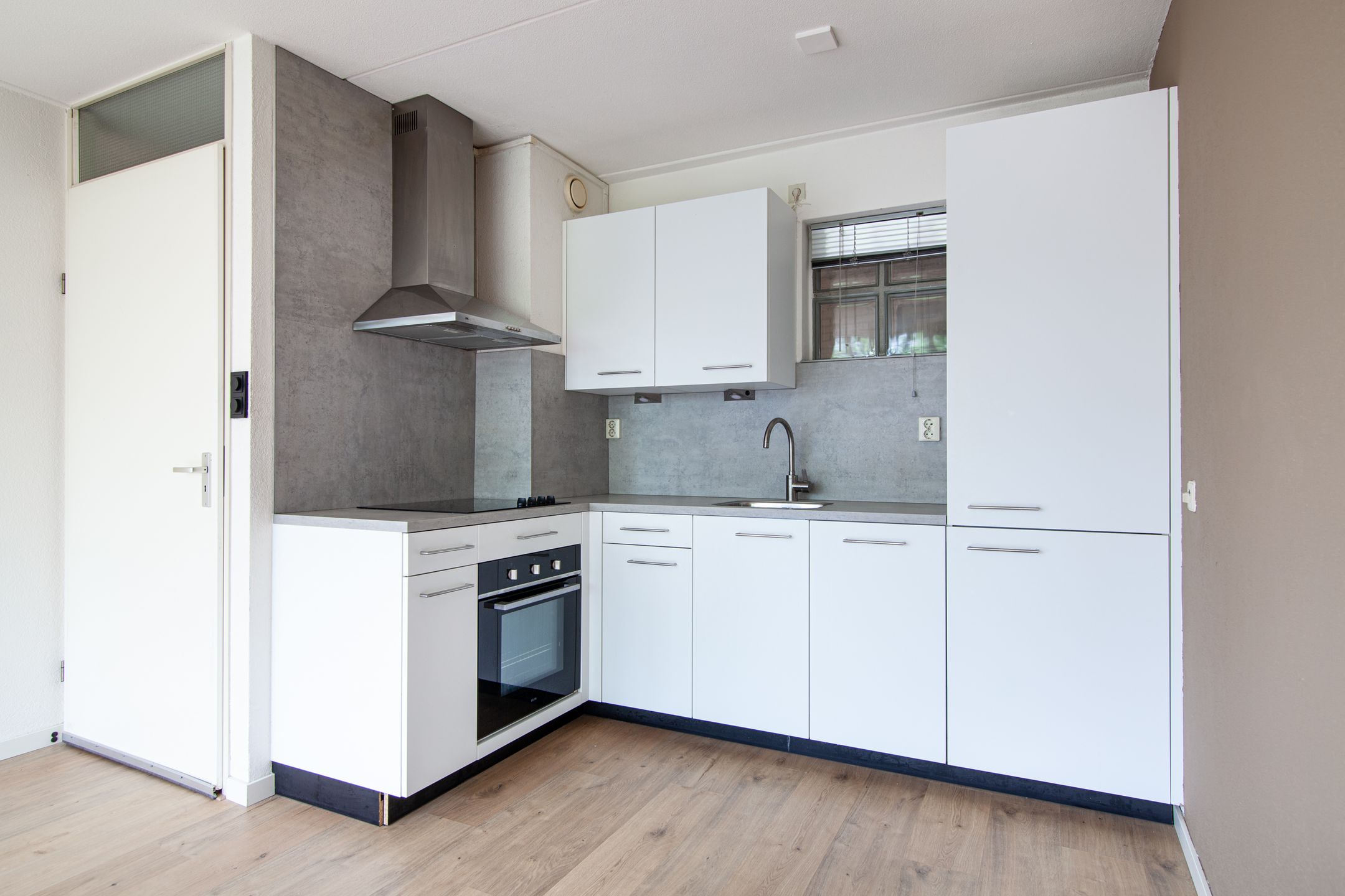 Foto 3 van Raam 196-B