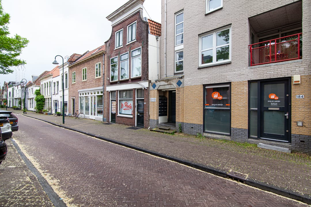 Foto 32 van Raam 196-B