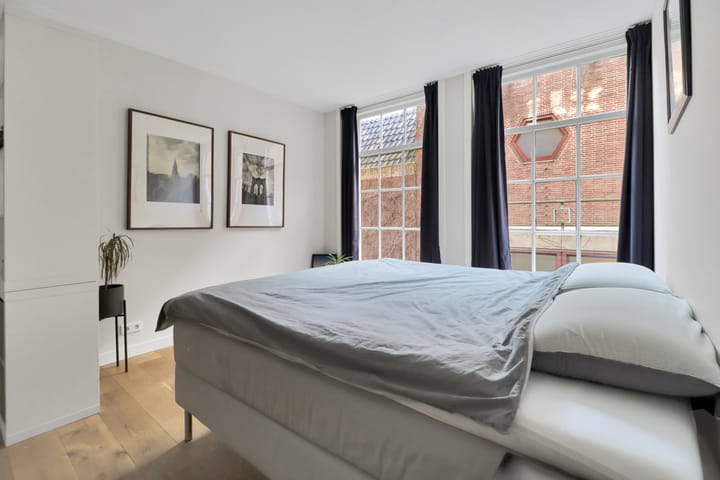 Foto 9 van Oudezijds Achterburgwal 205-2