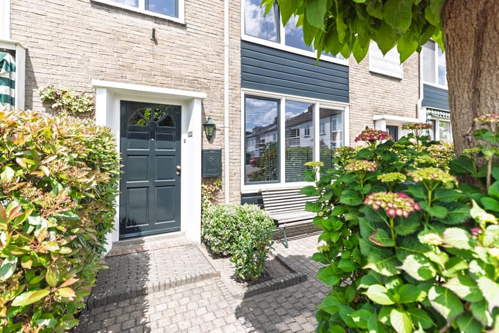 Foto 2 van van Limburg Stirumlaan 45