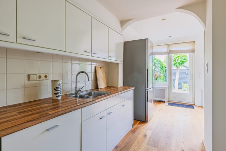 Foto 11 van van Limburg Stirumlaan 45