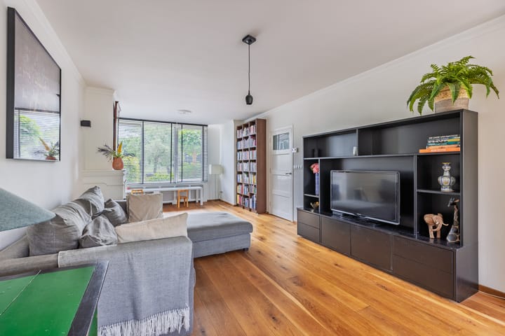 Foto 16 van van Limburg Stirumlaan 45