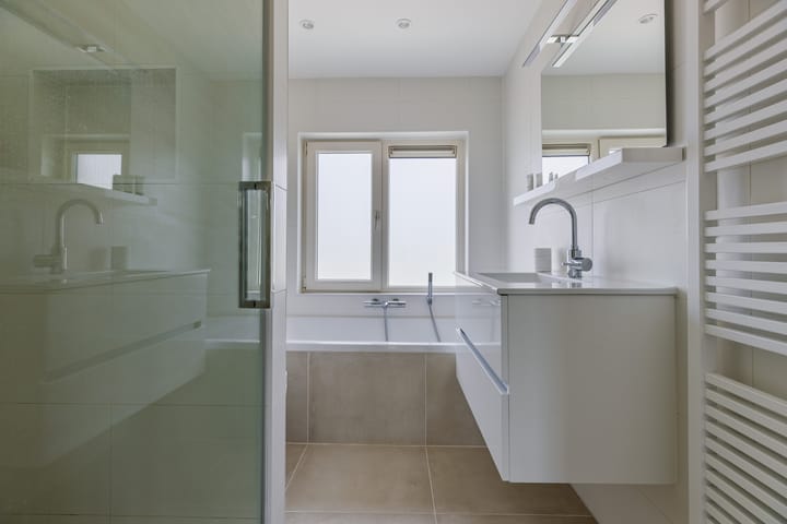 Foto 24 van van Limburg Stirumlaan 45