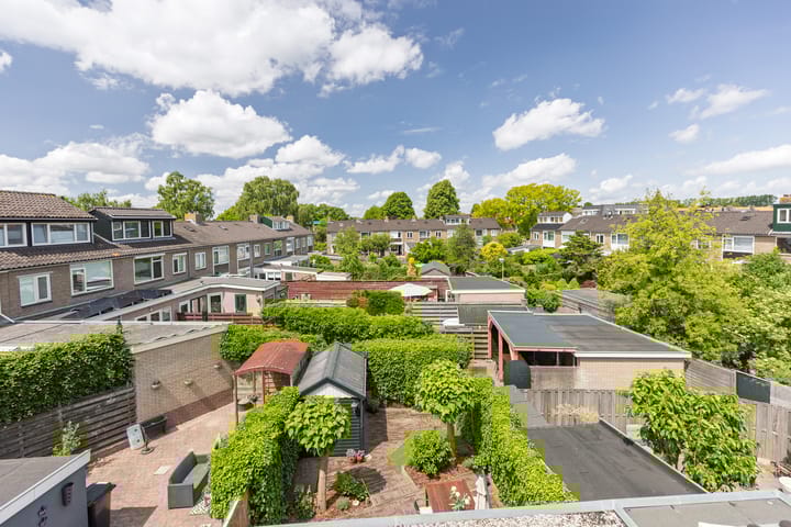 Foto 31 van van Limburg Stirumlaan 45