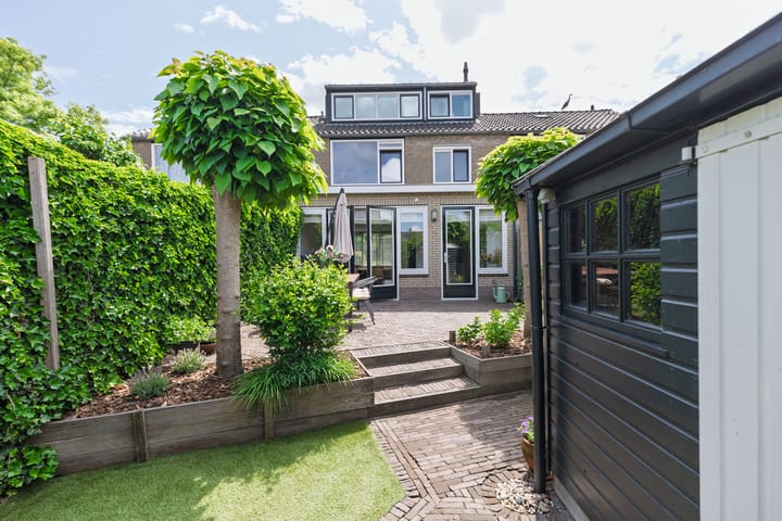 Foto 32 van van Limburg Stirumlaan 45