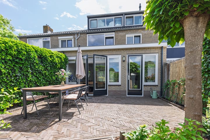 Foto 33 van van Limburg Stirumlaan 45