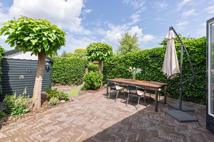 Foto 34 van van Limburg Stirumlaan 45