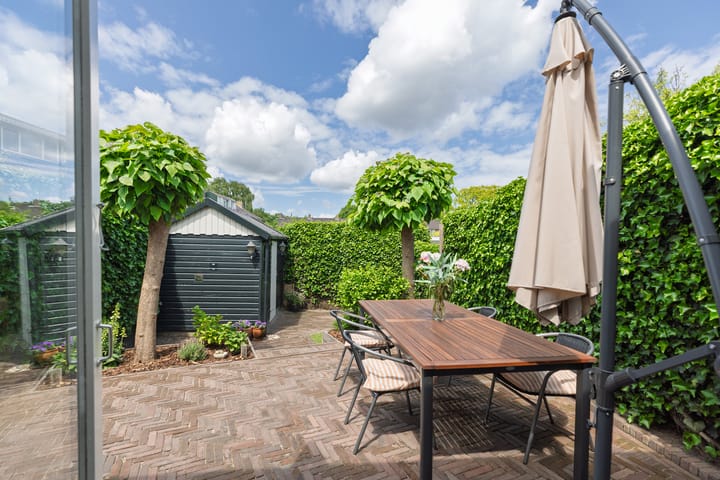 Foto 35 van van Limburg Stirumlaan 45