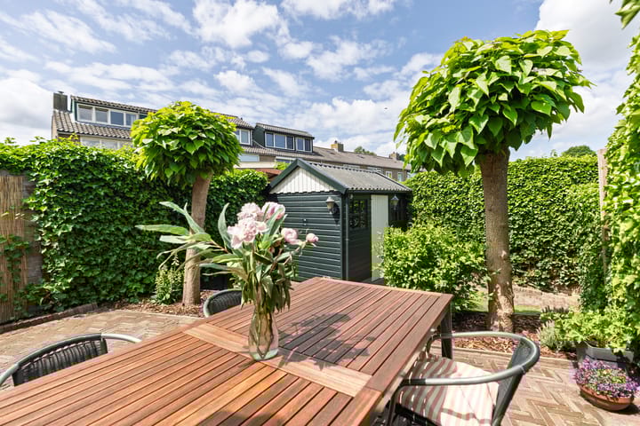 Foto 36 van van Limburg Stirumlaan 45