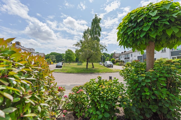 Foto 37 van van Limburg Stirumlaan 45