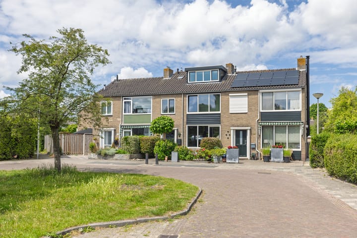 Foto 38 van van Limburg Stirumlaan 45