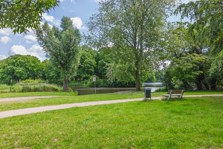 Foto 40 van van Limburg Stirumlaan 45