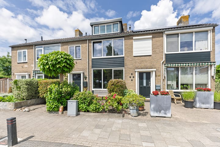 Foto 47 van van Limburg Stirumlaan 45