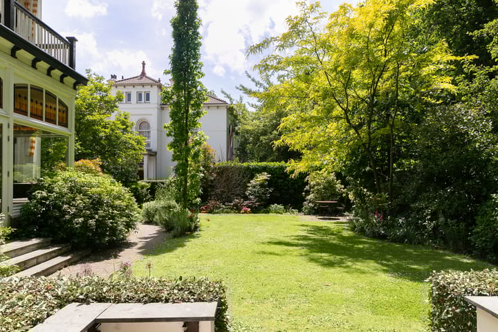 Foto 12 van Oosterhoutlaan 1