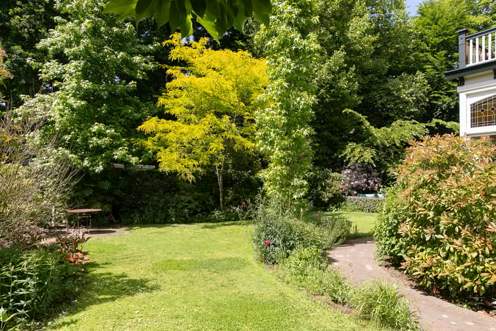 Foto 47 van Oosterhoutlaan 1