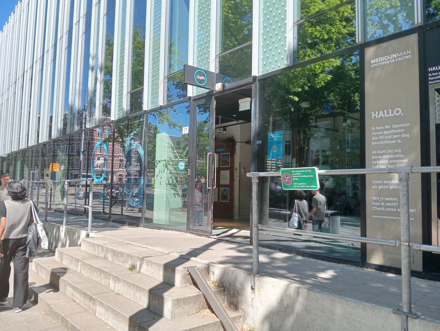 Bekijk foto 2 van Roetersstraat 17
