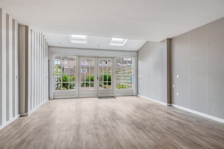 Foto 9 van Roos van Dekemastraat 40