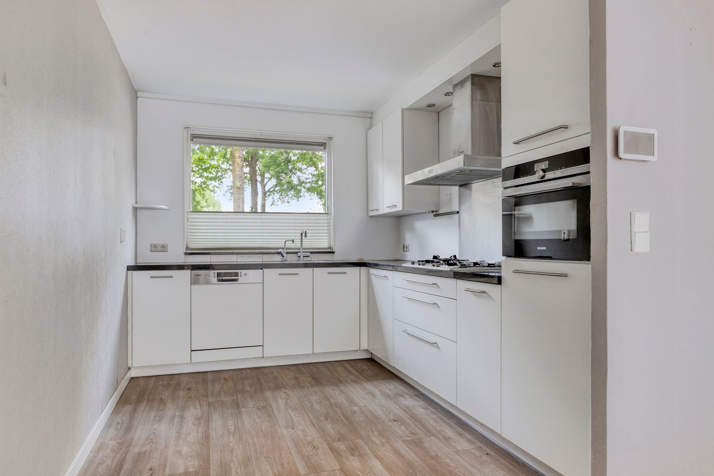 Foto 4 van Roos van Dekemastraat 40