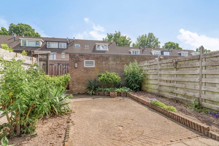 Foto 24 van Roos van Dekemastraat 40