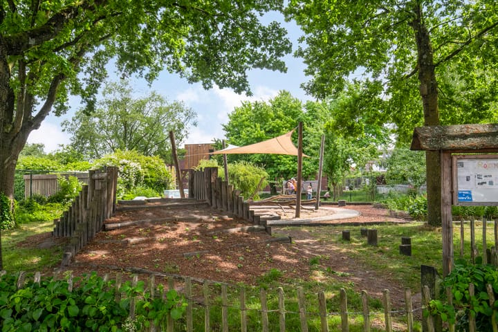 Foto 33 van Roos van Dekemastraat 40