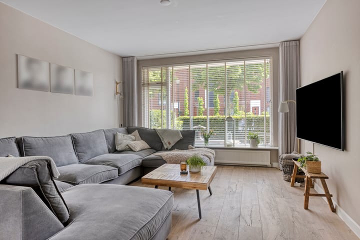 Photo 9 of Oostzeestraat 33