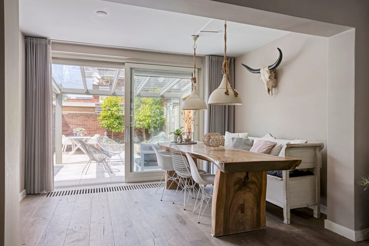 Photo 12 of Oostzeestraat 33