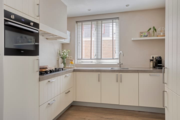 Photo 16 of Oostzeestraat 33