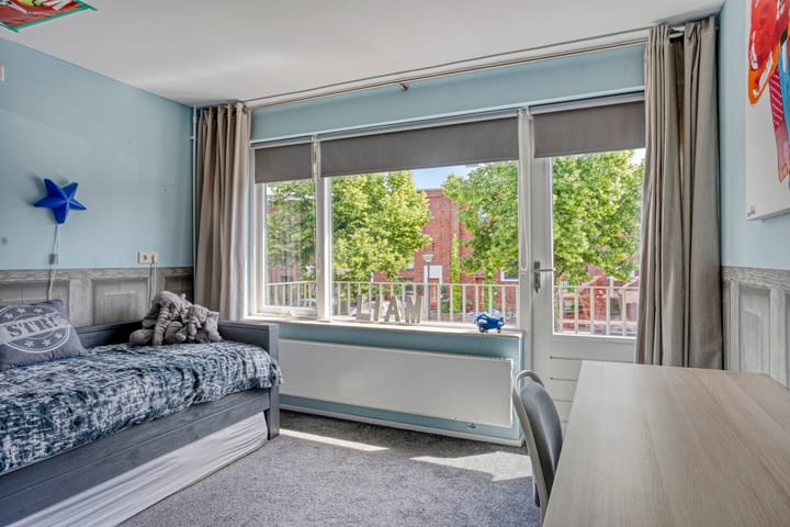 Photo 27 of Oostzeestraat 33