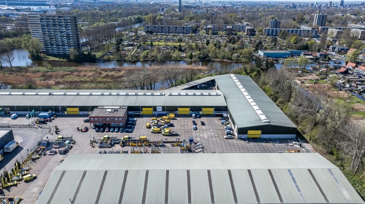 Ambacht 4, Oostzaan