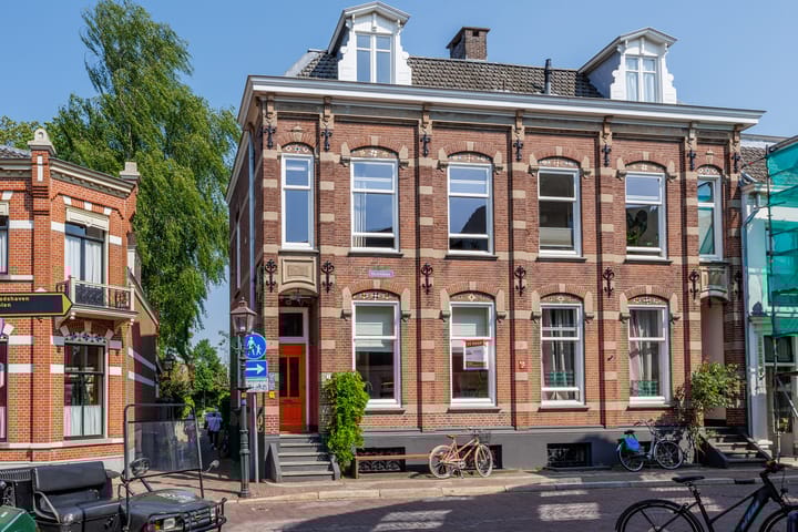 Oeverstraat 1