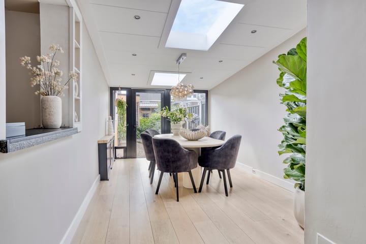 Foto 12 van Van Riebeekstraat 64