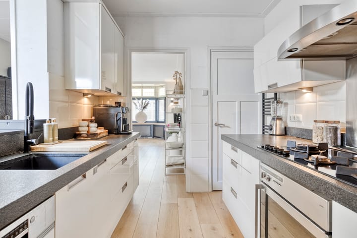 Foto 16 van Van Riebeekstraat 64