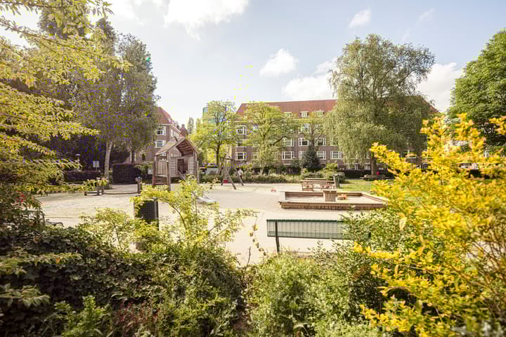 Foto 33 van Van Tuyll van Serooskerkenplein 36-1