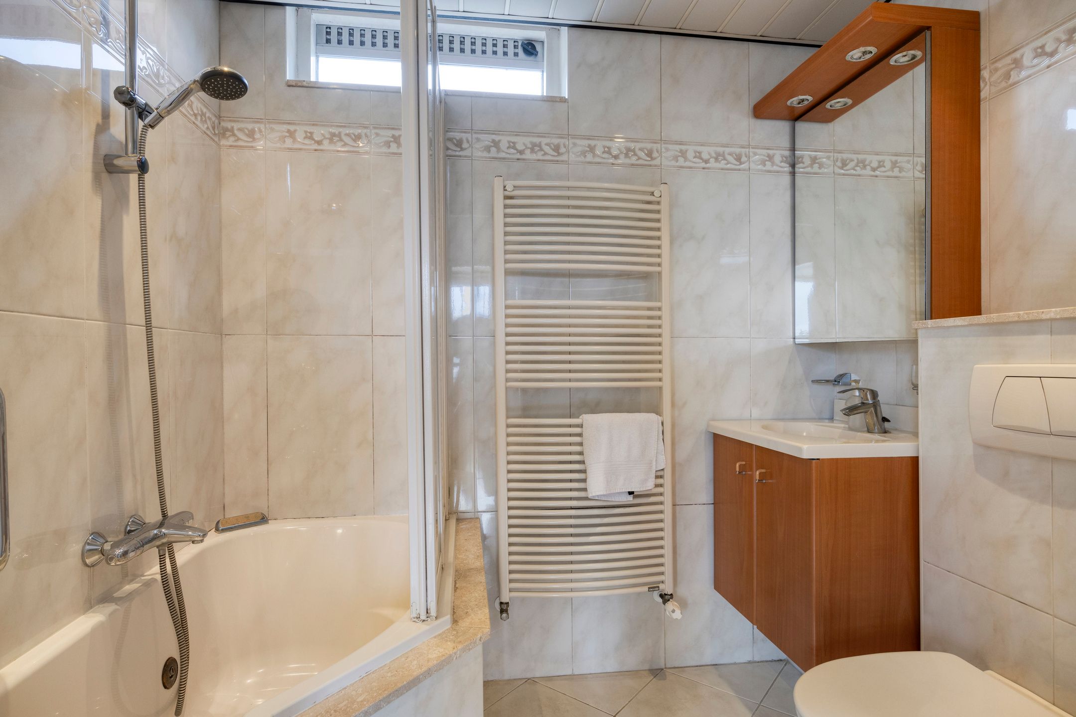 Foto 3 van Warmoeziershof 52