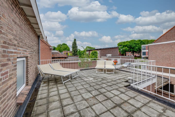 Foto 34 van Jacob Romansstraat 1