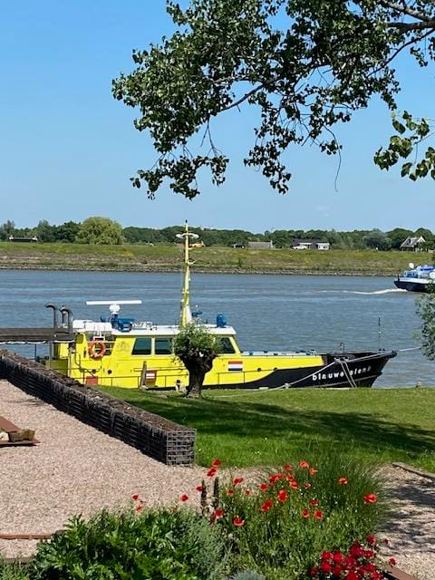 Photo 96 of Gelkenes 47-B