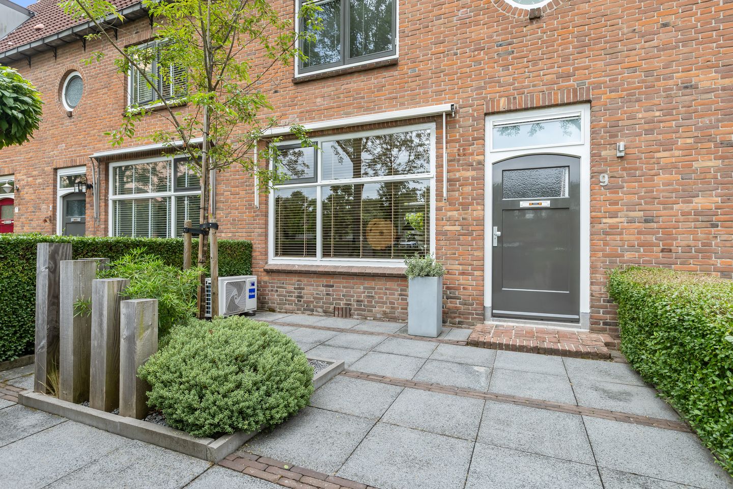 Foto 55 van Vrouw Baertestraat 9