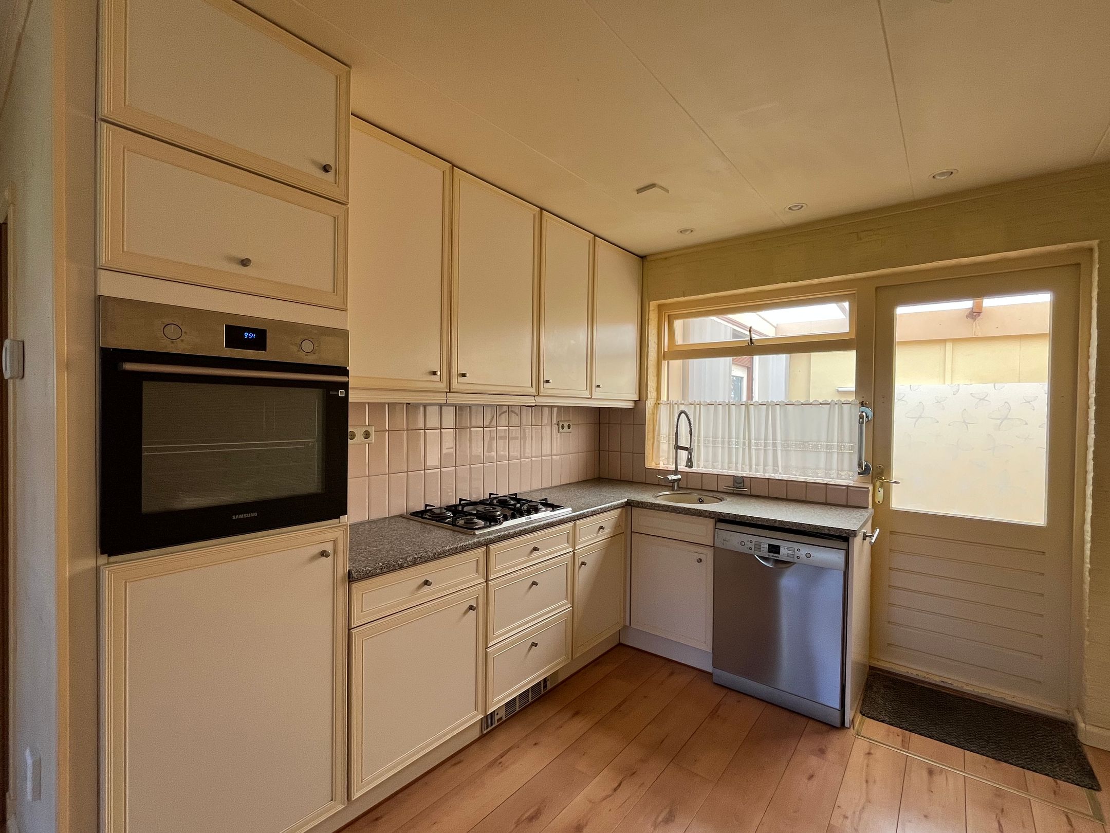 Foto 9 van Warderweg 6