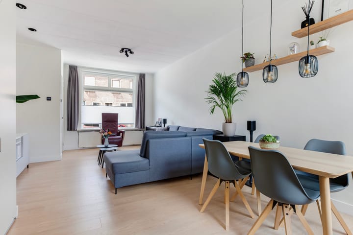 Foto 2 van Graaf van Bloisstraat 58