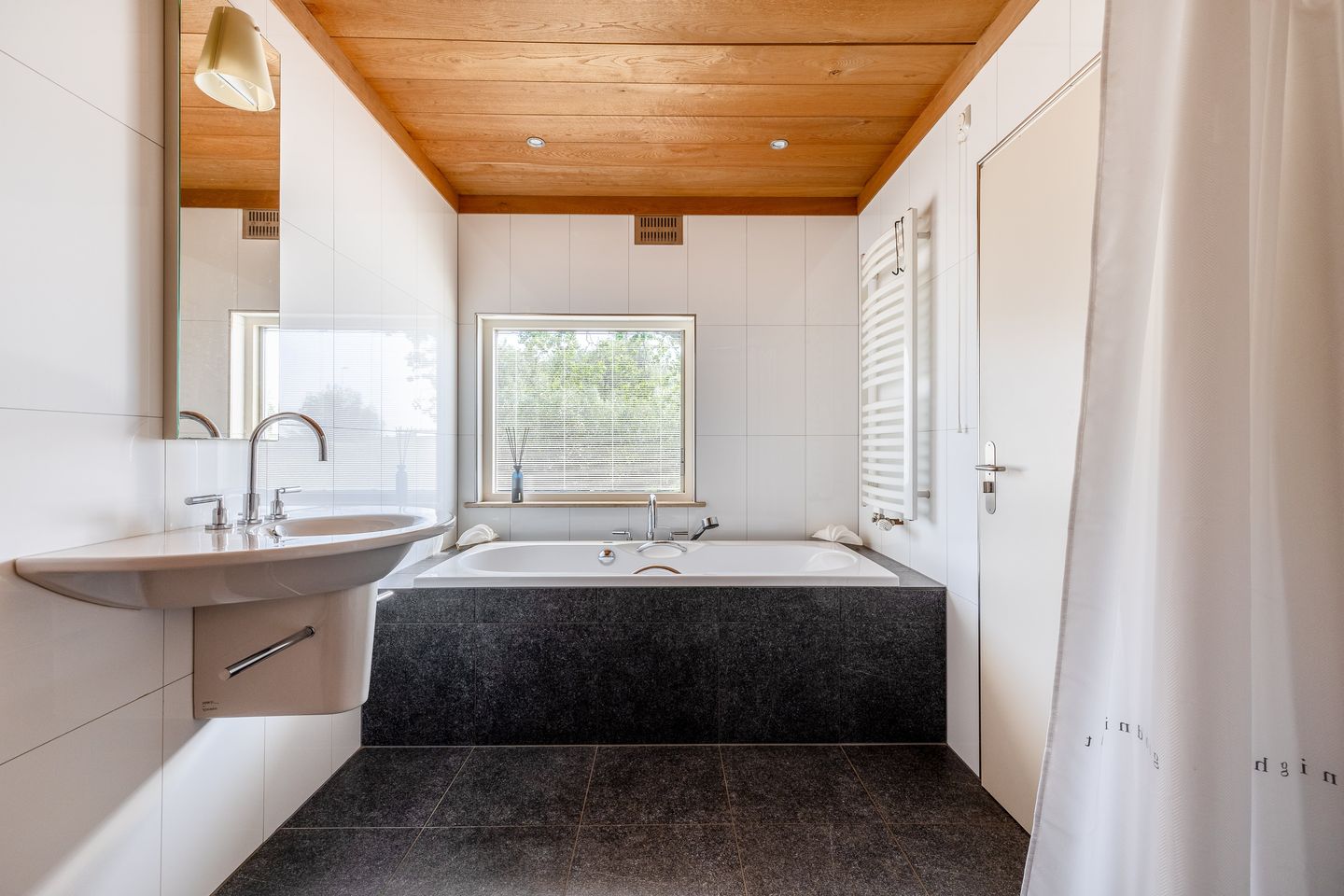 Foto 29 van Gelkenes 47-B