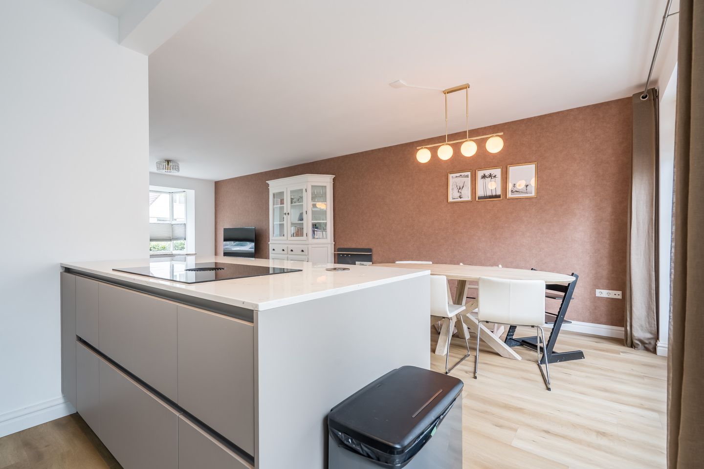 Photo 10 of Sint Hubertusstraat 8