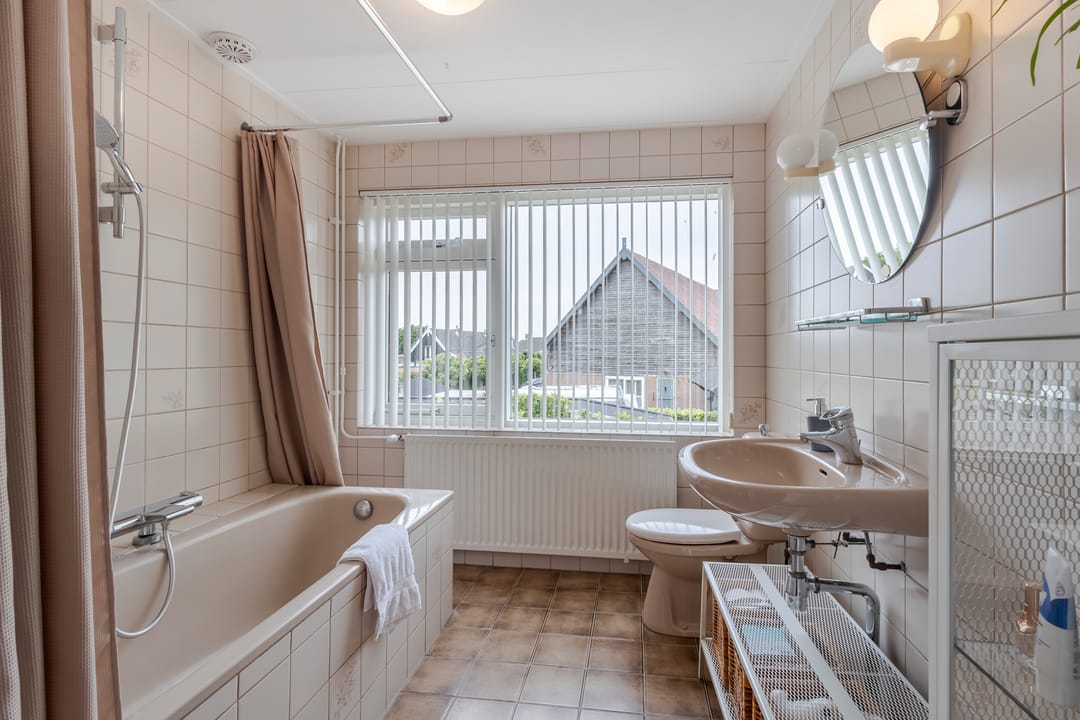 Photo 11 of van Delftstraat 10