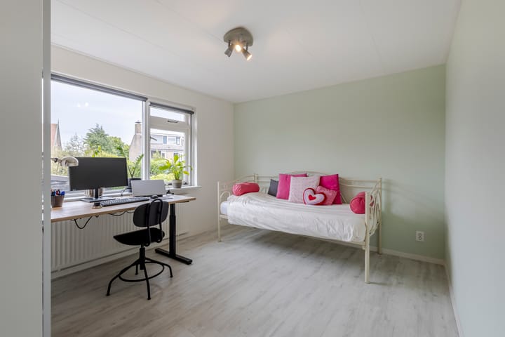 Foto 15 van van Delftstraat 10