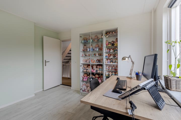 Foto 16 van van Delftstraat 10