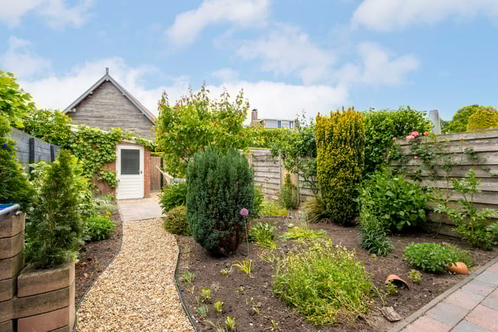 Foto 21 van van Delftstraat 10