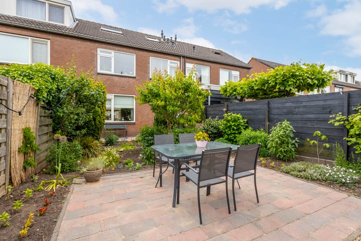 Foto 24 van van Delftstraat 10