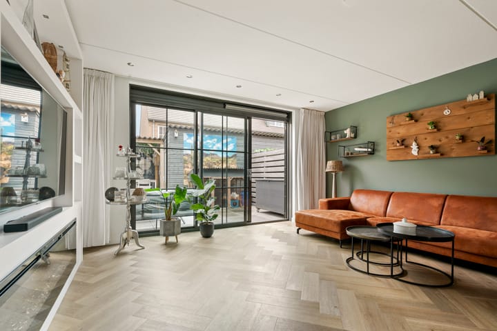 Foto 2 van John Deelaan 34