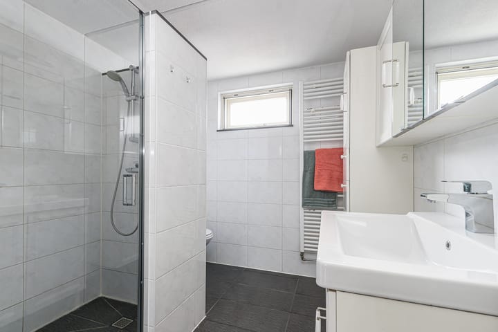 Photo 21 of Pearl Buck-erf 83